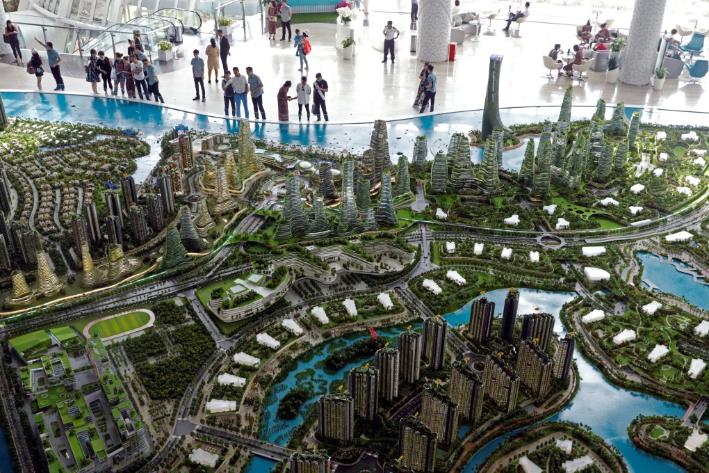 Potential buyers look at a model of Country Gardens’ Forest City project in Johor, Malaysia. Photo: Reuters