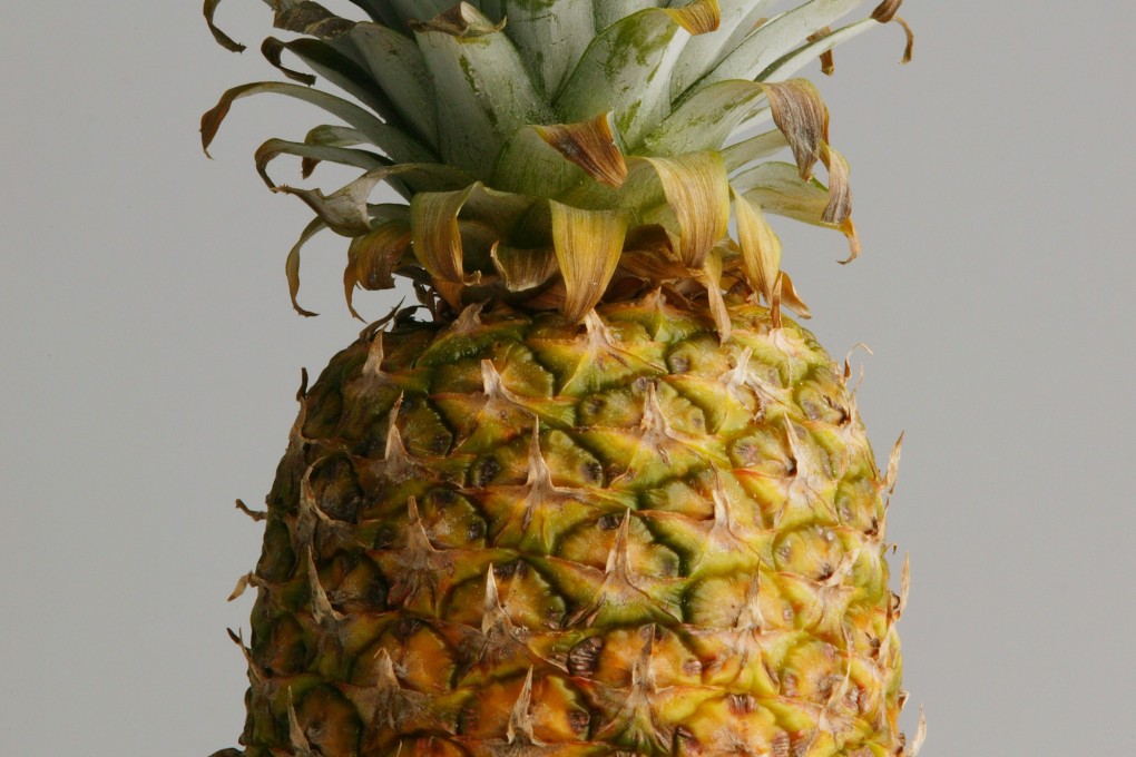 You may have learned a new way to peel a pineapple recently, so here’s a guide to eating five other types of fruit.