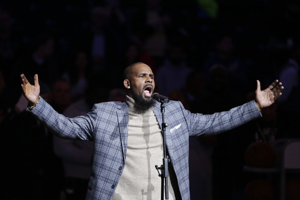 R. Kelly performs the national anthem before an NBA basketball game. Photo: AP Photo