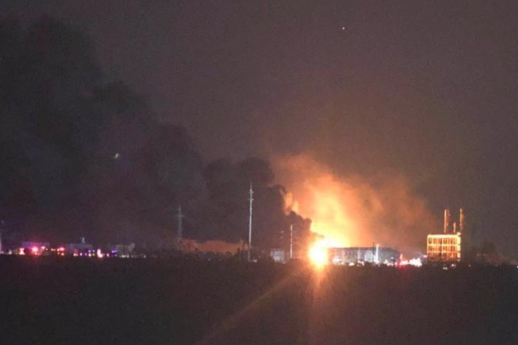 Hundreds of firefighters have been mobilised to contain a fire caused by a blast at a pesticide plant in Jiangsu province on Thursday. Photo: Chinanews.com