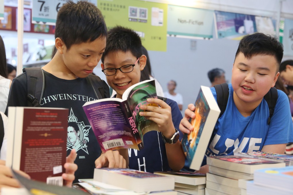 Youngsters check out English thrillers at the Hong Kong Book Fair in July 2017. Photo: Sam Tsang
