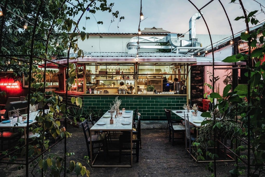 Rustic and Blue on Nimman Road Soi 7 offers cutting-edge fusion cuisine with all the trappings of millennial cuisine, from avocado toast to bulletproof coffee.