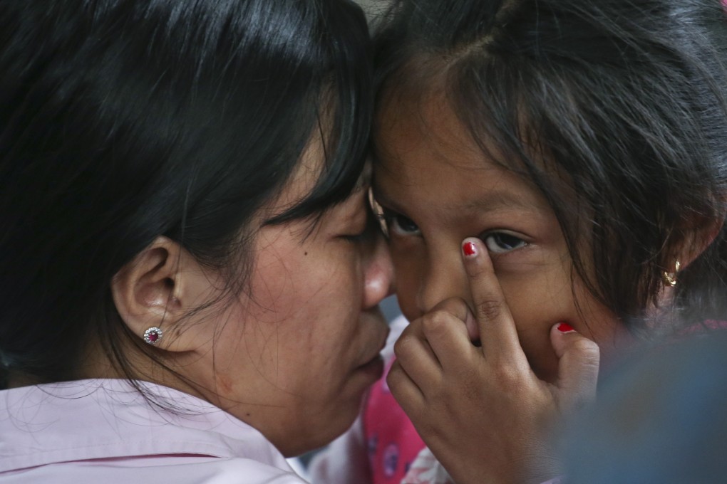 Refugees Vanessa Rodel and her daughter Keana head to a press conference at the Immigration Tower in Wan Chai, Hong Kong in 2017. Photo: SCMP / David Wong