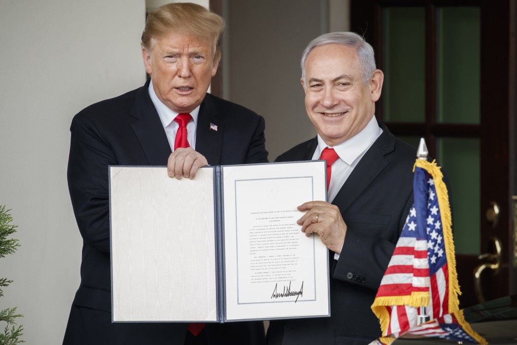 US President Donald Trump and Prime Minister of Israel Benjamin Netanyahu display the signed proclamation on the Golan Heights. Photo: EPA
