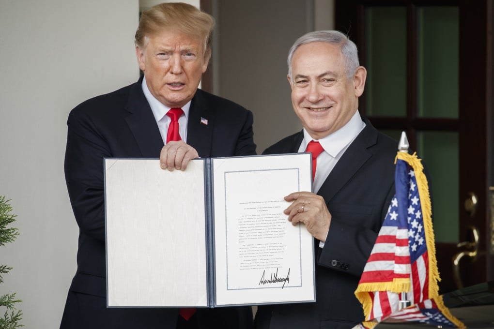 US President Donald Trump and Prime Minister of Israel Benjamin Netanyahu display the signed proclamation on the Golan Heights. Photo: EPA