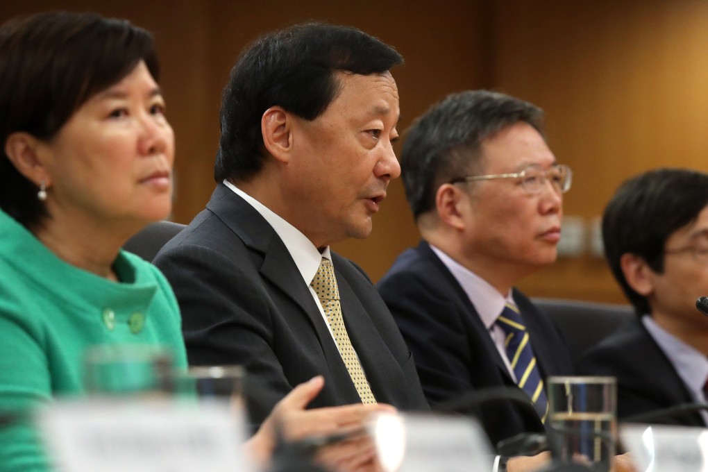 Professor Teng Jinguang (second from right) with HKUST’s Nancy Ip Yuk-yu (left) and Research Grants Council chairman Benjamin Wah Wan-sang (centre) at a press briefing last year. Photo: K.Y. Cheng