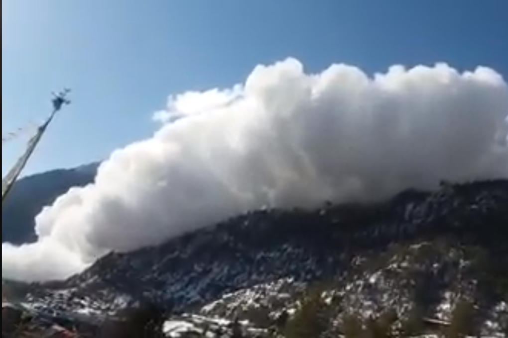 A huge avalanche descends from Annapurna II. Photo: Phurba Namgyel Sherpa