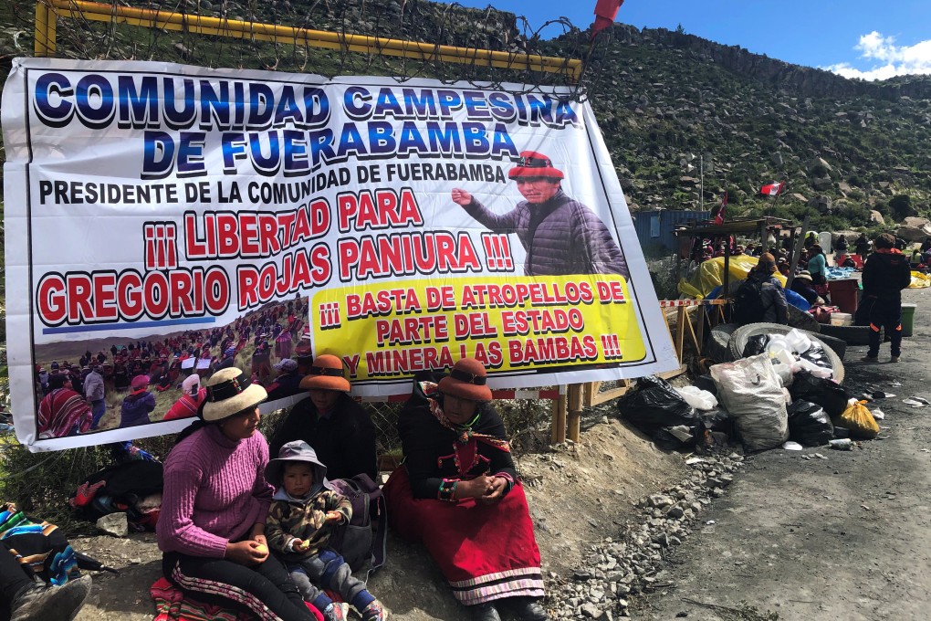 Demonstrators block a road to a Chinese copper mine in Fuerabamba, Peru. Photo: Reuters