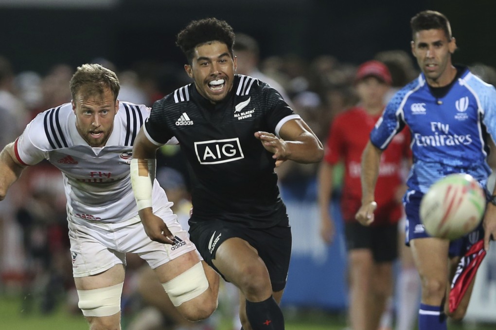 A perfectly timed kick and chase when combined with a fortunate bounce of the ball makes for rugby magic. Market watchers are looking for similar serendipity in economic data. Photo: AP