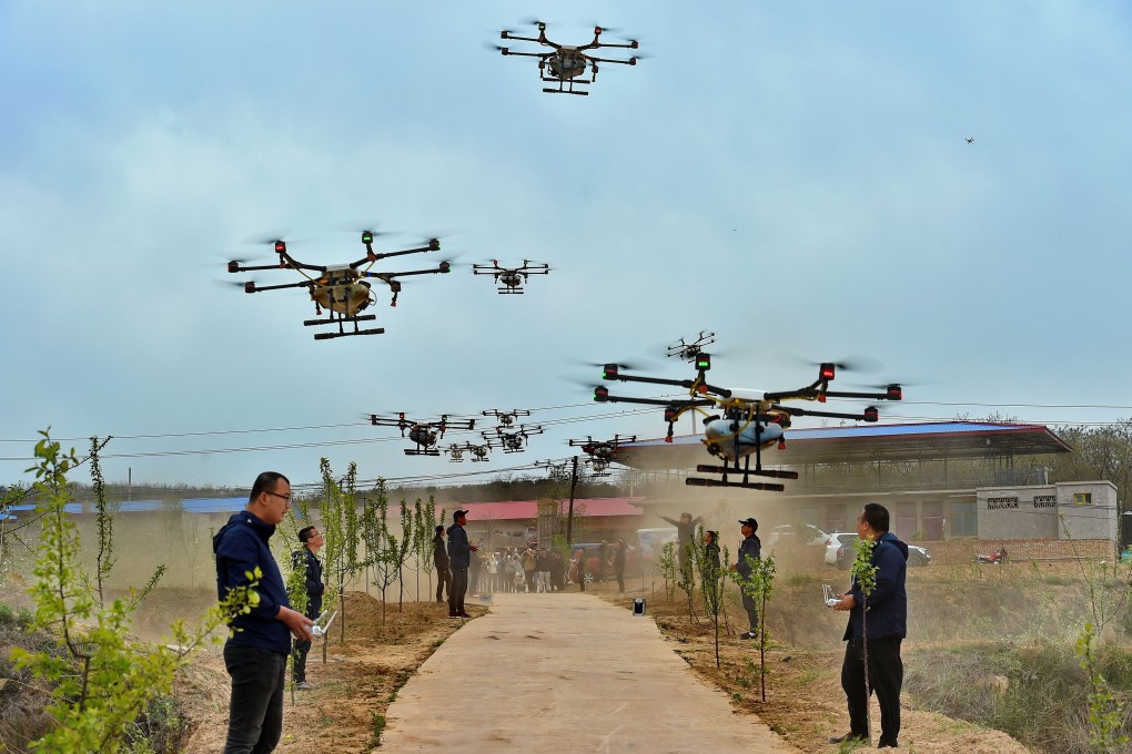 People fly drones to spray pesticide in Jixian County, in northern China's Shanxi province, on April 25, 2017. Photo: Xinhua