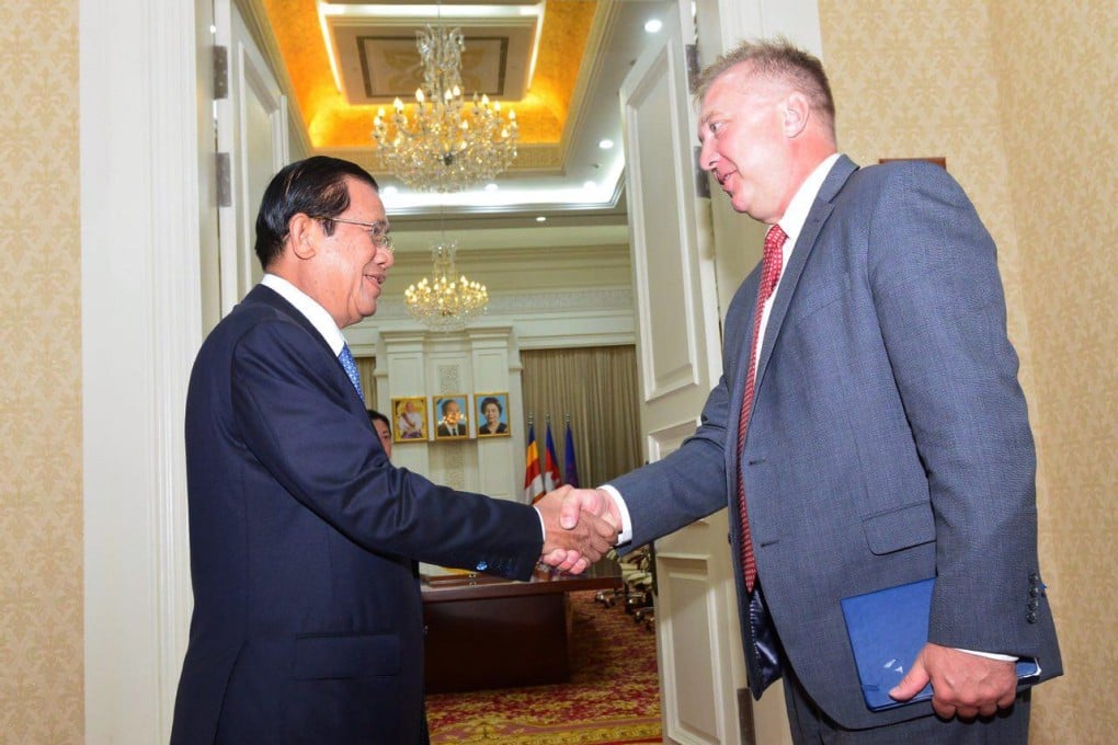 Cambodian Prime Minister Hun Sen with Washington state Senator Doug Ericksen in Phnom Penh in May 2018. Photo: Cambodia government