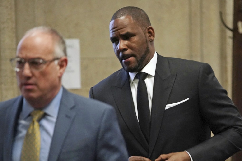 R. Kelly appears in court on March 22 for a hearing at the Leighton Criminal Court Building in Chicago, Illinois. Photo: AP