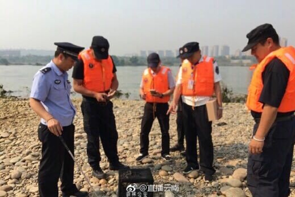 About 100 police officers, fisheries officials and members of the public helped round up the liberated snakes. Photo: Weibo