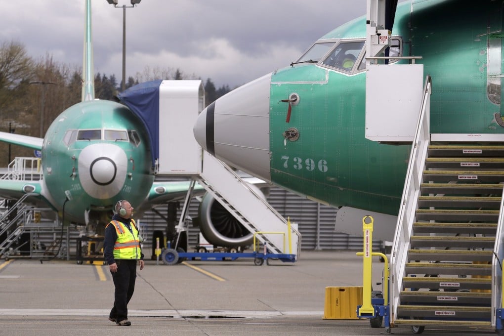 A worker looks up at a parked Boeing 737 MAX 8 at a Boeing Co production facility in Renton, Washington on Monday, April 8, 2019. Photo: AP