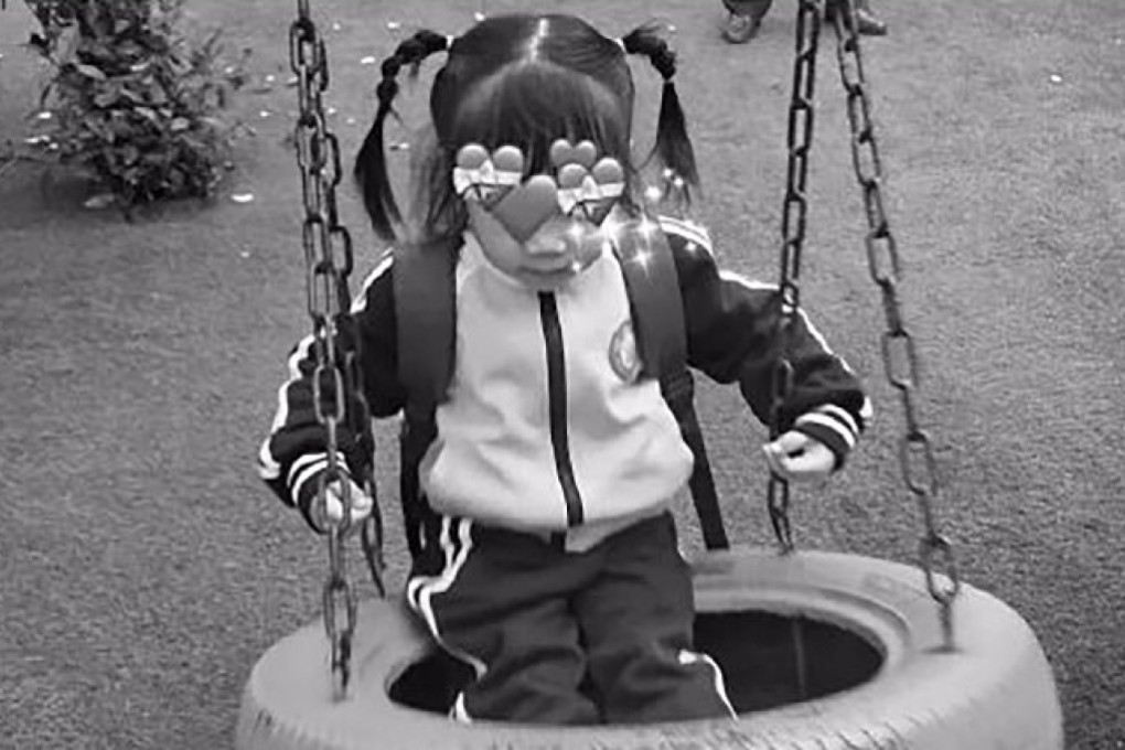 The temperature peaked at 30 degrees Celsius on the day a four-year-old girl was left locked in her father’s car. Photo: Weibo.