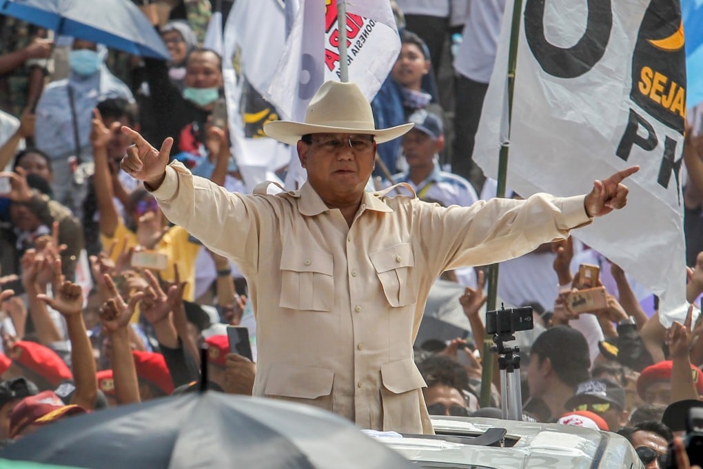 Indonesian presidential candidate Prabowo Subianto greets supporters during a campaign rally on Wednesday. April 10.Photo: EPA