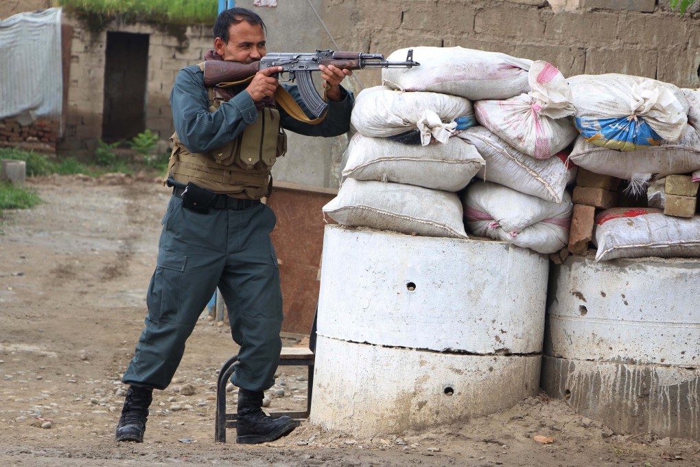 An Afghan security force member takes position during a fighting with Taliban in Kunduz province, Afghanistan, on Saturday. Photo: Xinhua