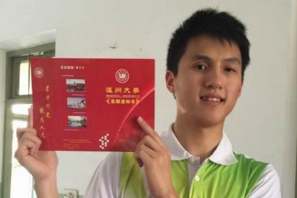 Zheng Rongquan, a Wenzhou University graduate born with impaired vision, had applied for a teaching post at the Nanjing School for the Blind. Photo: Weibo