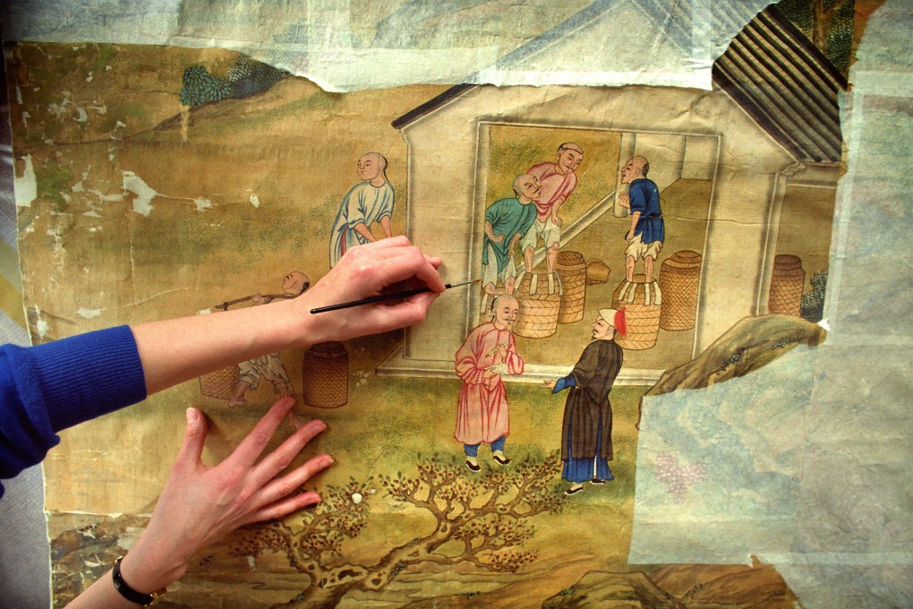 A rare Chinese wallpaper is restored in Britain. Photo: Alamy
