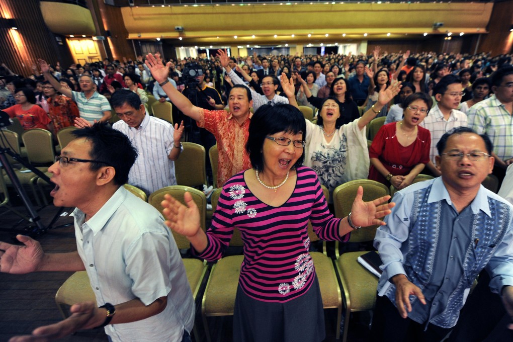 Hundreds of Malaysian Christians pray at a special Sunday service in Kuala Lumpur. Photo: AFP