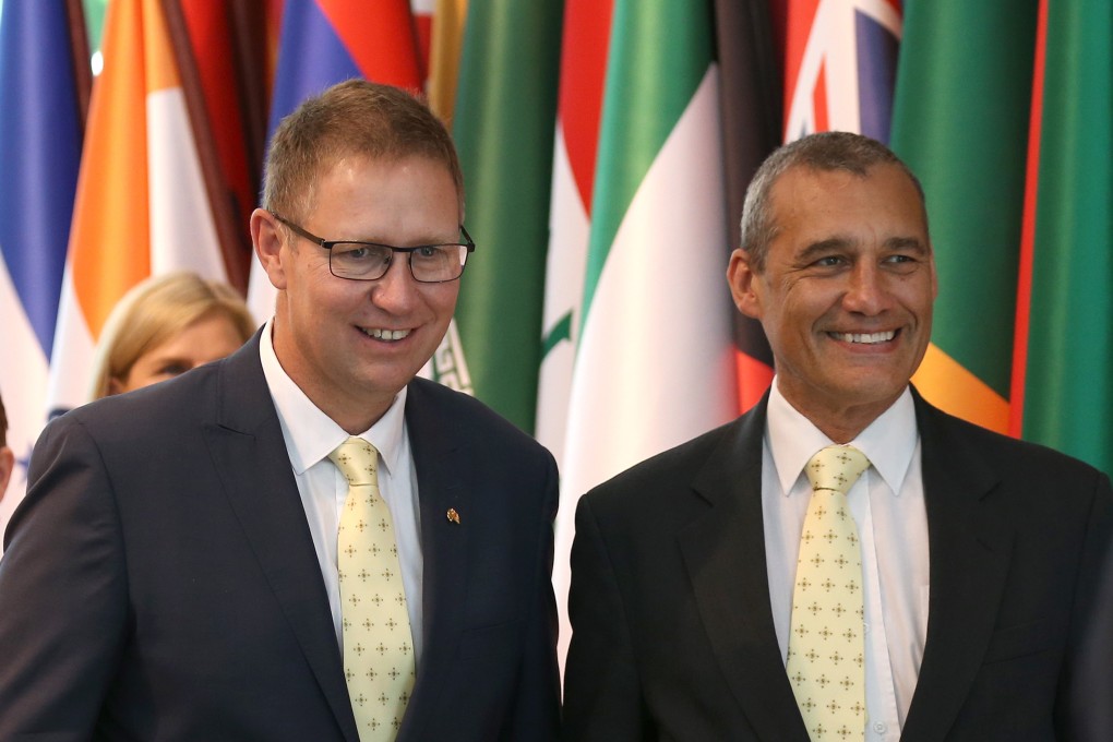 Australian doctors Richard Harris and Craig Challen (R). Photo:EPA-EFE