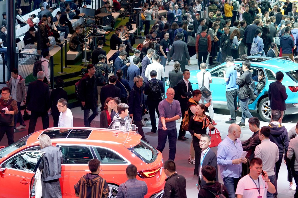 Visitors look at cars during the 18th Shanghai International Automobile Industry Exhibition in Shanghai, April 16, 2019. Photo: Xinhua