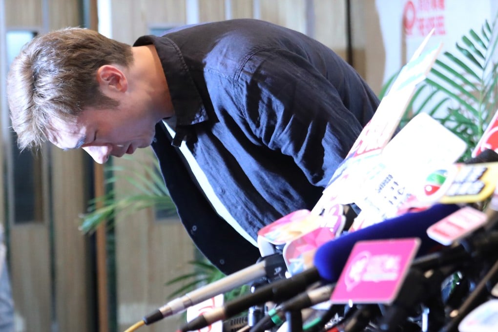 A contrite Andy Hui bows at a press conference after a video camera filmed him with TVB actress Jacqueline Wong in a taxi Photo: Felix Wong