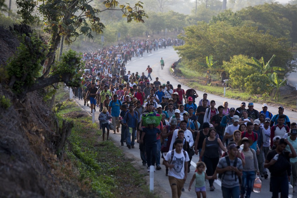 Central American migrants, part of a caravan hoping to reach the US border, move on the road in Escuintla, Chiapas State, Mexico. Photo: AP Photo