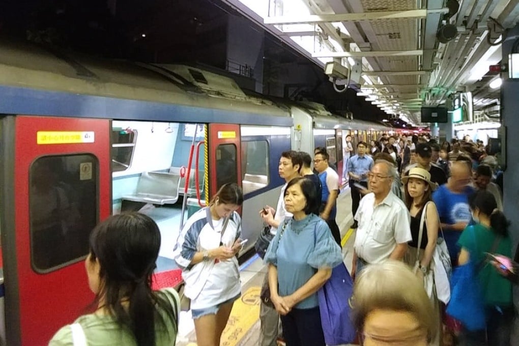 Travellers wait on the platform at Kowloon Tong MTR station. Photo: Facebook
