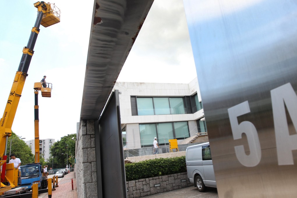 Workers prepare to remove the illegal structures at former Chief Secretary Henry Tang’s house at Kowloon Tong in 2013. Photo: David Wong