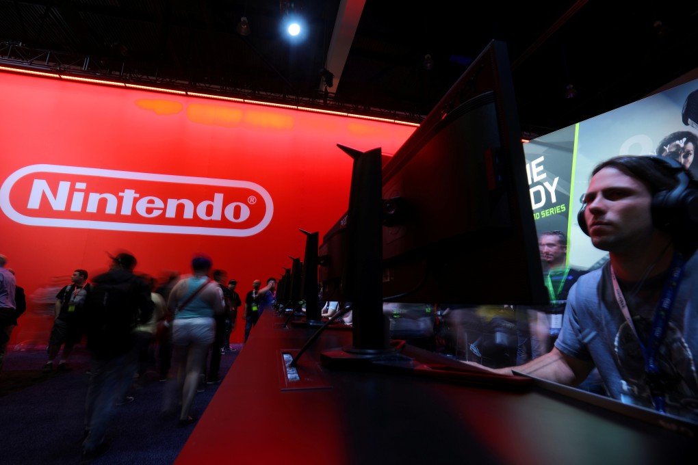 An attendee plays a video game next to the Nintendo booth at the E3 2017 Electronic Entertainment Expo in Los Angeles, California, U.S. June 13, 2017. Photo: Reuters