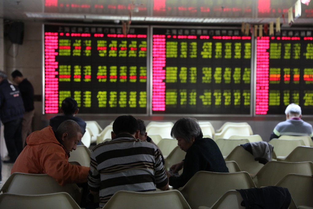Investors talk at a brokerage house in Beijing on November 20, 2018. Photo: Simon Song