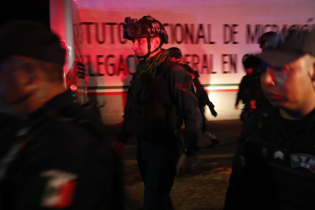 Policemen outside the Siglo XXI immigrant detention centre in Tapachula after the mass breakout on April 25, 2019. Photo: AP