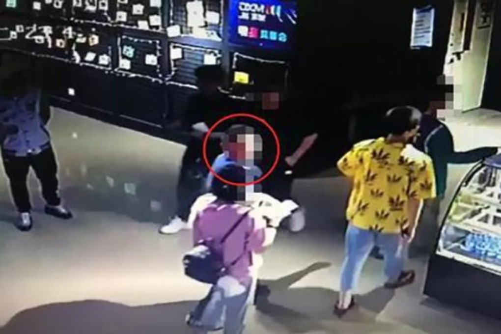 Police waited outside a movie theatre in Hangzhou to nab their film-going suspect. Photo: Weibo