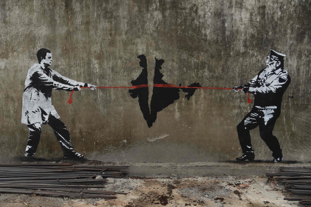 A wall graffiti depicting Indian National Congress (INC) party leader Rahul Gandhi (L) and Prime Minister Narendra Modi of Bharatiya Janata Party (BJP) in a tug of war over India is seen in Mumbai. Photo: AFP