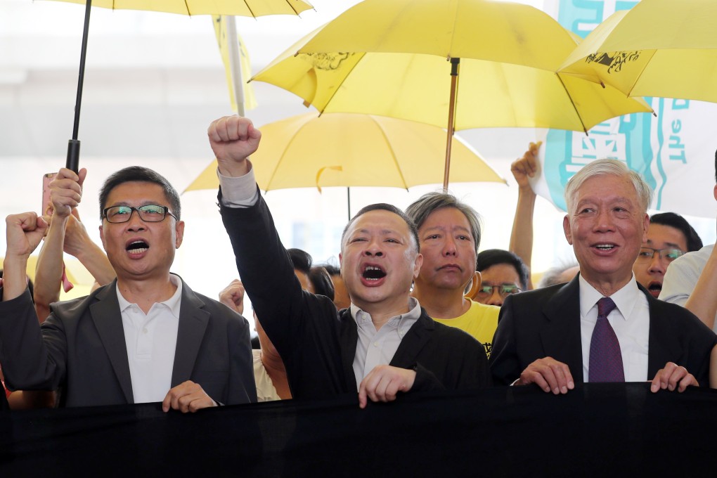 (From left) Chan Kin-man, Benny Tai and Reverend Chu Yiu-ming outside court among supporters. Photo: Sam Tsang