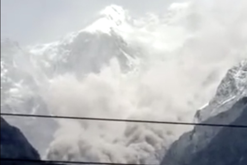 Footage of the avalanche on Jade Dragon Snow Mountain. Photo: Weibo