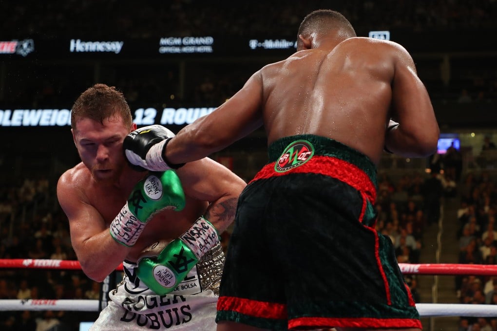 Daniel Jacobs (right) lands a punch on Canelo Alvarez during their middleweight unification fight. Photo: AFP