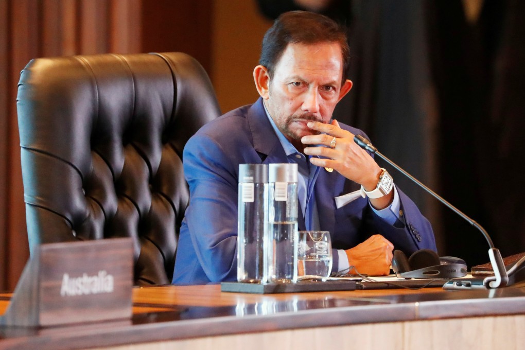 Brunei's Sultan Hassanal Bolkiah attends the retreat session during the Apec Summit in Port Moresby, Papua New Guinea. Photo: Reuters