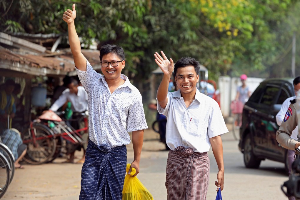 Reuters reporters Wa Lone and Kyaw Soe Oo walk free outside Insein prison. Photo: Reuters