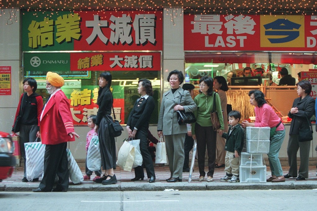Last day of the Daimaru Department Store’s operations, after 38 years in Hong Kong on 31 December 1998. Photo: SCMP
