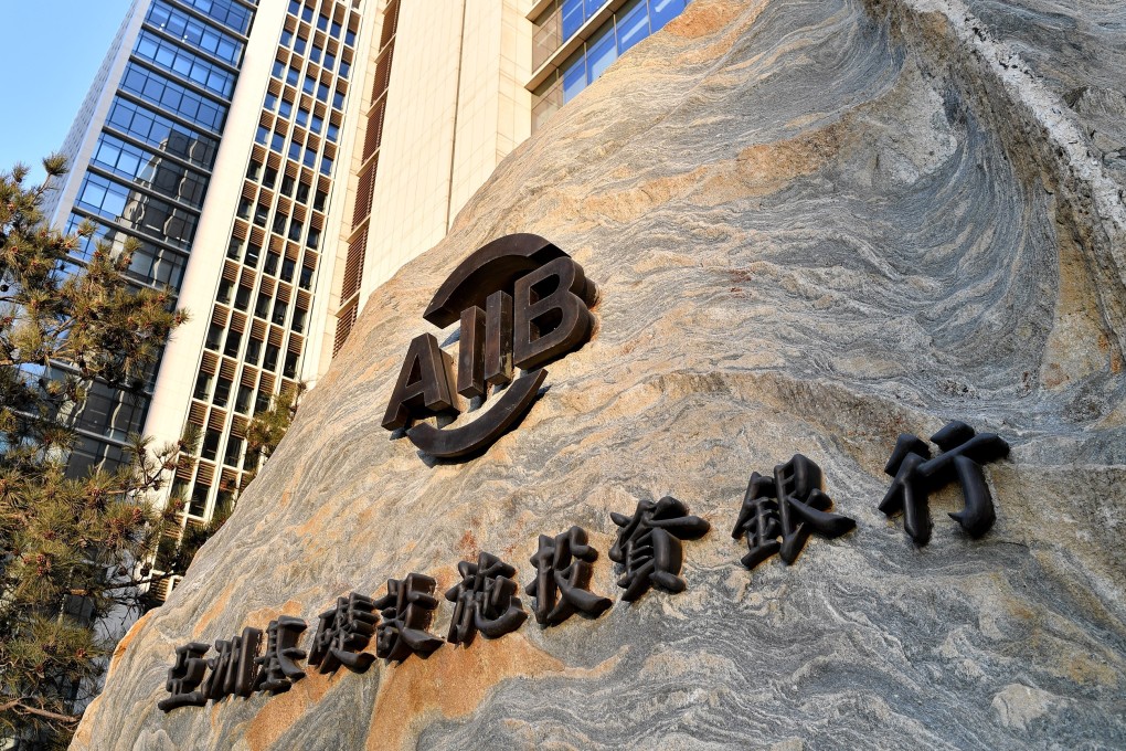The Asian Infrastructure Investment Bank raised US$2.5 billion from its inaugural bond sale in London on Thursday. Photo: Xinhua