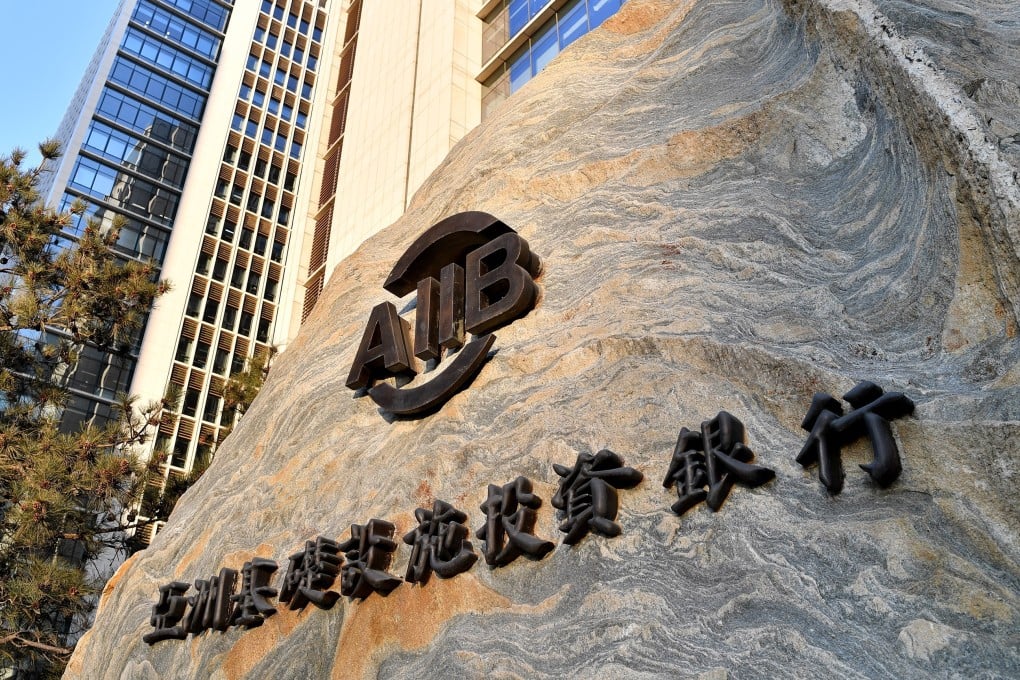 The Asian Infrastructure Investment Bank raised US$2.5 billion from its inaugural bond sale in London on Thursday. Photo: Xinhua