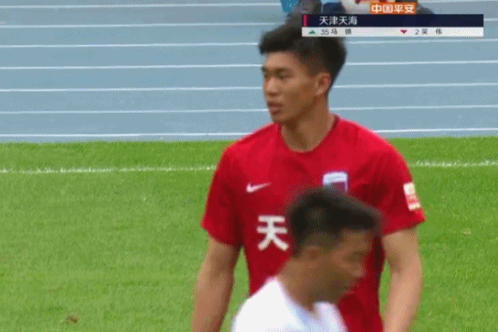 Tianjin Tianhai goalkeeper Ma Zhen is brought on as an outfield player against Guangzhou R&F. Photo: Sina Sports