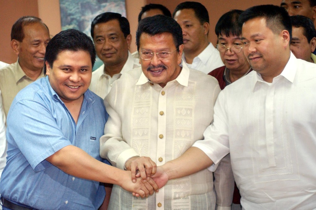 Jinggoy Estrada (in blue), pictured with his dad Joseph Estrada, and half-brother JV Ejercito in 2004. Photo: AFP