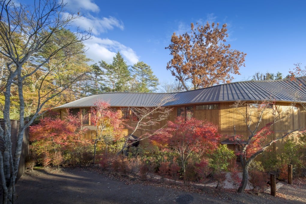 Shishi-Iwa House, designed by Shigeru Ban, in Karuizawa, Japan. The hotel, which inhabits a heavily wooded site, was designed sensitively around the trees.