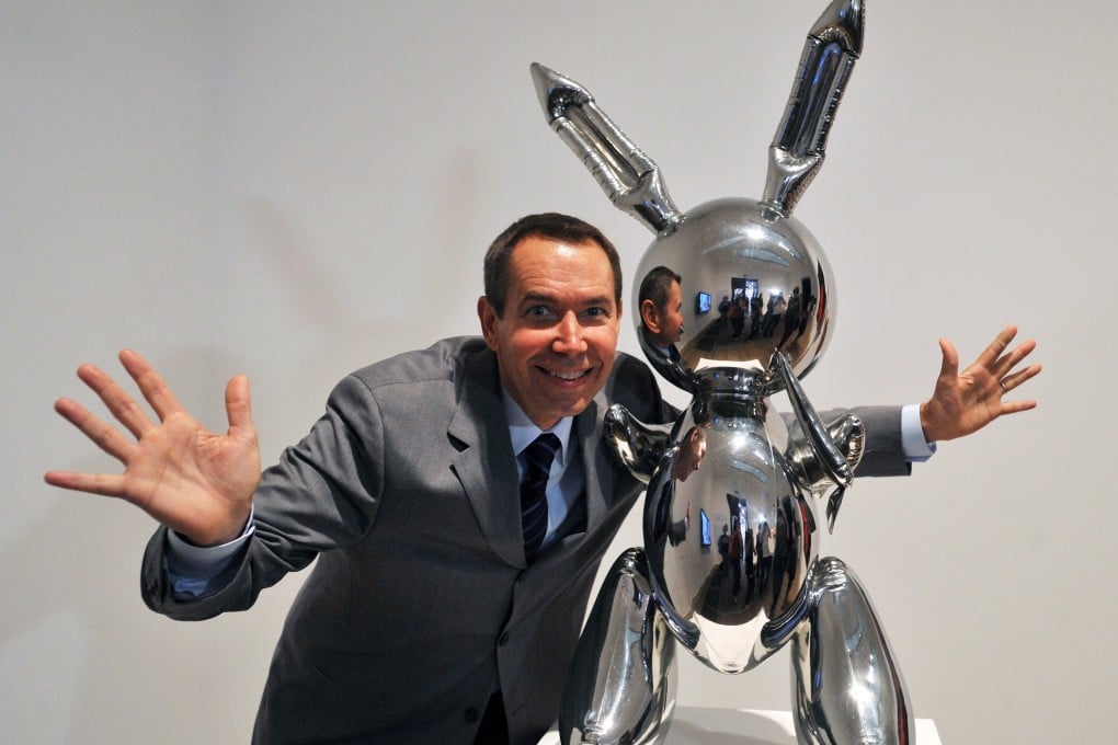 US artist Jeff Koons with his work ‘Rabbit’, which sold this week at auction in New York for a record US$91 million. Photo: EPA