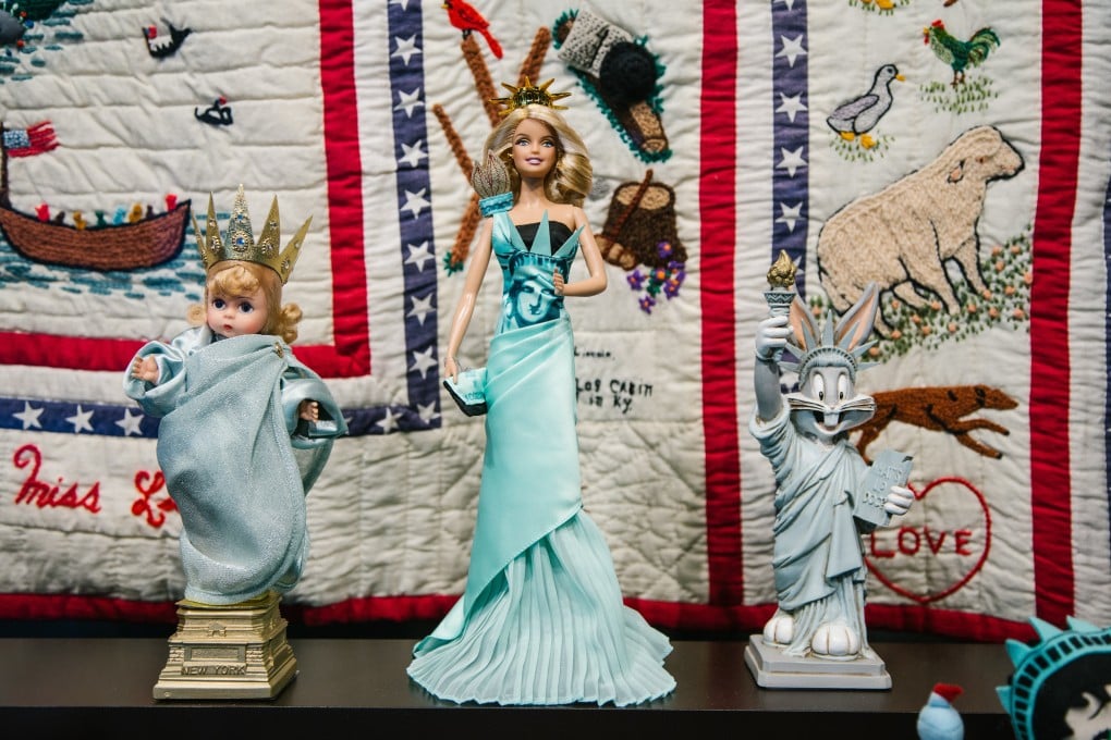 Souvenirs, toys and artworks on display in the Statue of Liberty Museum on Liberty Island, New York, the US. Photo: EPA
