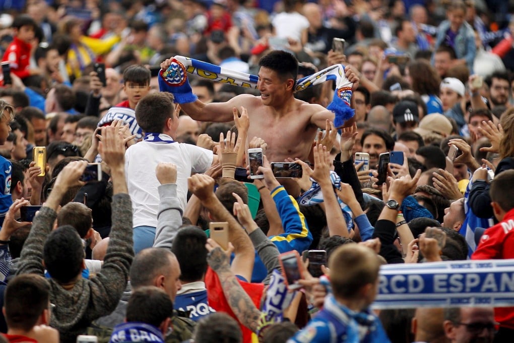Espanyol's Wu Lei (C) celebrates with supporters who invaded the pitch after the team' reached the Europa League. Photo: EPA