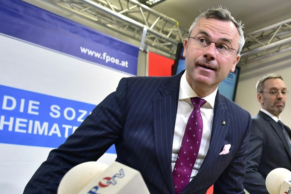 Austrian Transport Minister and designated leader of far-right Freedom Party (FPOe) Norbert Hofer (l) and Interior Minister Herbert Kickl (FPOe) arrive to address a press conference. Photo: AFP